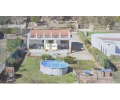 Casa con parcela en la Perala