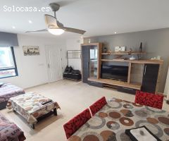 MAGNÍFICA CASA ADOSASA EN VENTA CON PARKING Y PISCINA