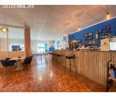 SALON-BAR Y PARQUE INFANTIL EN TOTAL FUNCIONAMIENTO