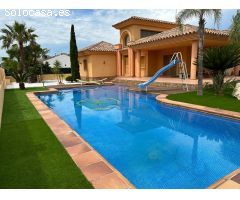 MAGNIFICO CHALET EN LA URBANIZACIÓN RIUMAR