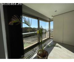 IMPRESIONANTE VIVIENDA EN LA MEJOR AVENIDA DE ALICANTE, FRENTE AL PUERTO