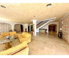 Espectacular Chalet en Campello con Vistas al Mar: Tu Paraíso Personal