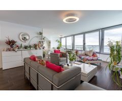 Una vivienda reformada con vistas despejadas al Mediterráneo