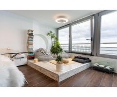 Una vivienda reformada con vistas despejadas al Mediterráneo