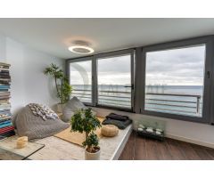 Una vivienda reformada con vistas despejadas al Mediterráneo