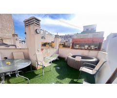 ÁTICO CON GRAN TERRAZA EN LA ZONA DEL MERCADO DE ALICANTE.