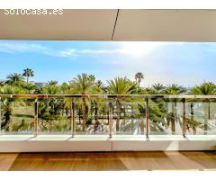 ???? Elegancia Frente al Mediterráneo: Vivienda de Lujo con Terraza en la Explanada de Alicante ????