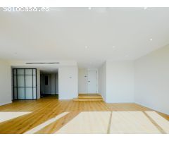 ???? Elegancia Frente al Mediterráneo: Vivienda de Lujo con Terraza en la Explanada de Alicante ????