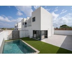 CHALET PAREADO DE RECIENTE CONSTRUCCIÓN EN MUTXAMEL