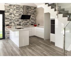 CHALET PAREADO DE RECIENTE CONSTRUCCIÓN EN MUTXAMEL