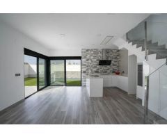 CHALET PAREADO DE RECIENTE CONSTRUCCIÓN EN MUTXAMEL