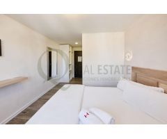 Exclusivo Hotel en el Cabo de las Huertas: Una Inversión Única