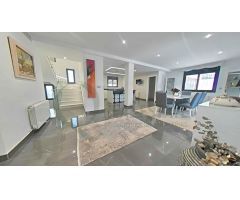 EXCLUSIVO CHALET DE LUJO: CONFORT, TECNOLOGÍA Y ELEGANCIA.