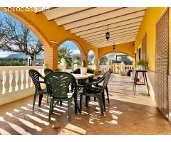 CHALET CON GRAN TERRENO EN LA ZONA DE VILLENA