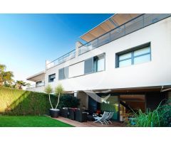 EXCLUSIVO CHALET ADOSADO EN LA MEJOR ZONA DEL CABO DE LAS HUERTAS