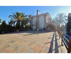 Chalet de Lujo Reformado con Piscina y Vistas despejadas en Sant Joan, Alicante