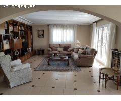 Gran Chalet independiente en la Almajada con amplias estancias y parcela de 1500 m²