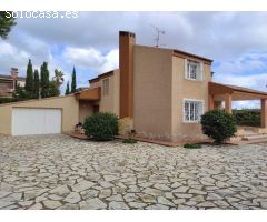 Gran Chalet independiente en la Almajada con amplias estancias y parcela de 1500 m²
