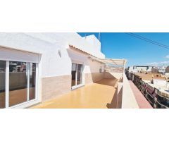 fantatico atico de tras domitorios en el centro de alicante