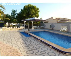 Exclusivo chalet independiente con piscina y amplio jardín