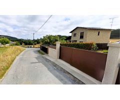 CASA CON FINCA CERRADA Y PISCINA AL LADO DE LUGO – SANTO MATIAS – O VERAL – LUGO