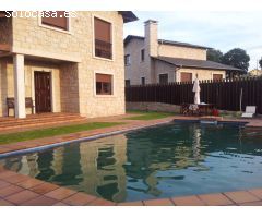 CASA CON FINCA CERRADA Y PISCINA AL LADO DE LUGO – SANTO MATIAS – O VERAL – LUGO