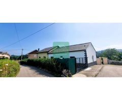 AL LADO DE NAVIA - ASTURIAS - PUEBLO DE ARMENTAL CASA AMUEBLADA CON FINCA CERRADA LISTA PARA ENTRAR 