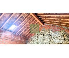 AL LADO DE NAVIA - ASTURIAS - PUEBLO DE ARMENTAL CASA AMUEBLADA CON FINCA CERRADA LISTA PARA ENTRAR 
