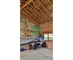 AL LADO DE NAVIA - ASTURIAS - PUEBLO DE ARMENTAL CASA AMUEBLADA CON FINCA CERRADA LISTA PARA ENTRAR 