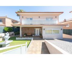 ESPECTACULAR CHALET EN CUNIT