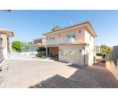 ESPECTACULAR CHALET EN CUNIT