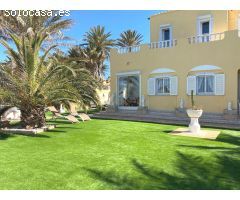 Villa de Lujo en Venta en La Manga del Mar Menor, Murcia