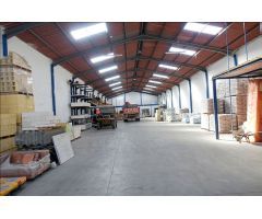 Urbis te ofrece una nave industrial en Torrejoncillo, Cáceres.