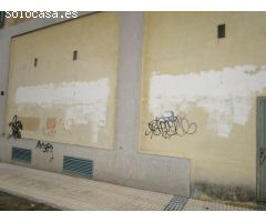 Urbis te ofrece un local comercial en venta en zona Capuchinos, Salamanca.