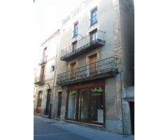 Urbis te ofrece un estupendo edificio en venta en todo el centro de Ciudad Rodrigo, Salamanca.