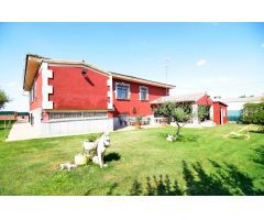 Urbis te ofrece dos magníficas casas con terreno en venta en Parada de Arriba, Salamanca.
