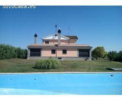 Urbis te ofrece un chalet independiente en venta en Castellanos de Villiquera, Salamanca.