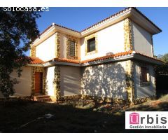 Urbis te ofrece una estupenda casa en venta en zona Cuatro Calzadas, Salamanca.