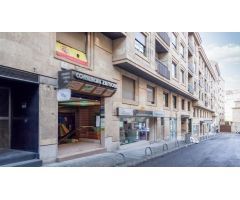 Urbis te ofrece un local comercial en venta en zona Centro, Salamanca.