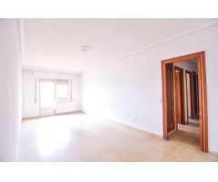 Urbis te ofrece un piso en venta en zona El Tormes, Salamanca.