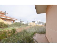 Urbis te ofrece un chalet pareado en venta en Urb. Oasis Golf, Carrascal de Barregas, Salamanca.