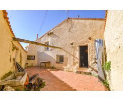 Urbis te ofrece una casa en venta en Frades de la Sierra, Salamanca.