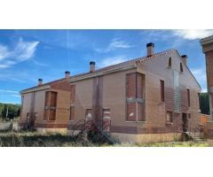 Urbis te ofrece un conjunto de nueve chalets adosados en venta en Tudela de Duero, Valladolid.
