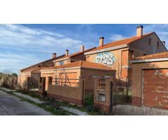 Urbis te ofrece un conjunto de nueve chalets adosados en venta en Tudela de Duero, Valladolid.