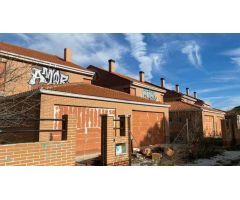 Urbis te ofrece un conjunto de nueve chalets adosados en venta en Tudela de Duero, Valladolid.
