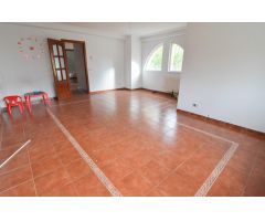 Urbis te ofrece un chalet pareado en venta en Santa Marta de Tormes, Salamanca.