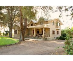Urbis te ofrece un exclusivo chalet en venta en Salamanca.