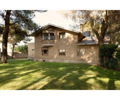 Urbis te ofrece un exclusivo chalet en venta en Salamanca.