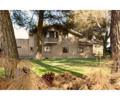 Urbis te ofrece un exclusivo chalet en venta en Salamanca.