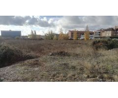 Urbis te ofrece una parcela en venta en zona El Canto, Villamayor.